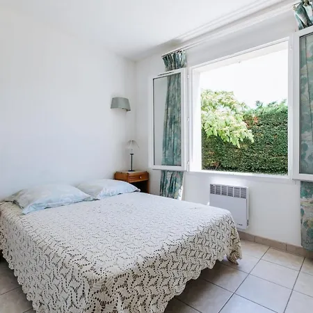 House With Garden, Quiet And Not Overlooked. * Le Château-dʼOléron