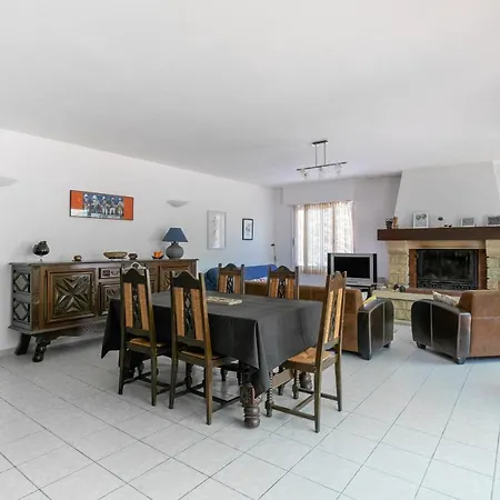 House With Garden, Quiet And Not Overlooked. Appartement