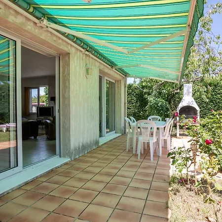 House With Garden, Quiet And Not Overlooked. Le Château-dʼOléron